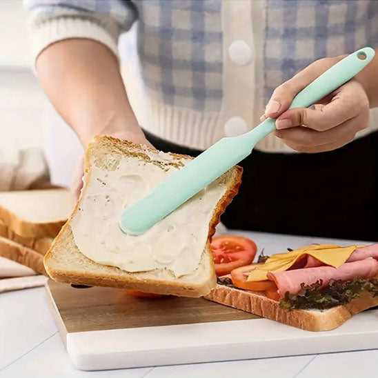 tranchepainbeurreavecspatulebleuclaire