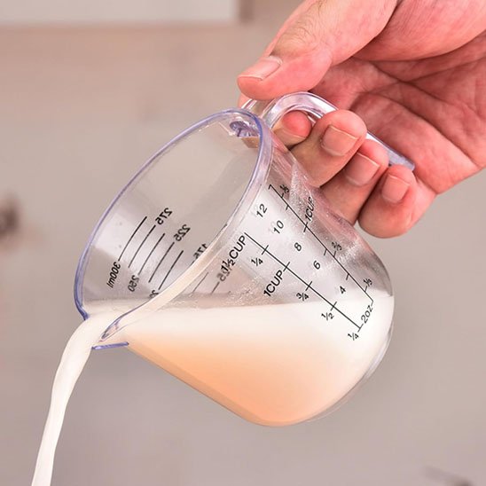 Ajout du lait avec Verre doseur 