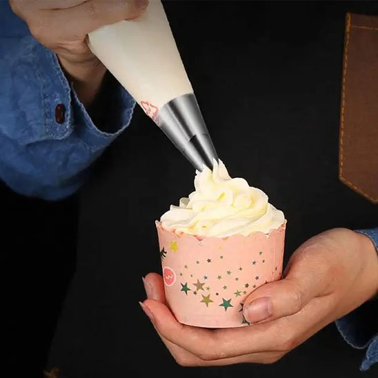 Décoration d'un cupcake avec la Douille patisserie `.