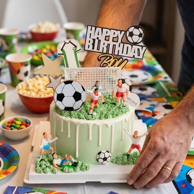 Décoration gateau anniversaire avec differens motifs , ballon personnage 