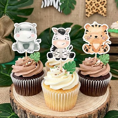 Décoration gateau anniversaire avec différents annimaux de la savane