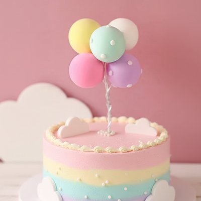 Décoration gateau  avec ballons multicolores