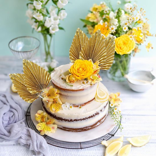 Decoration gateau avec multiple fleur et lance plamiers 