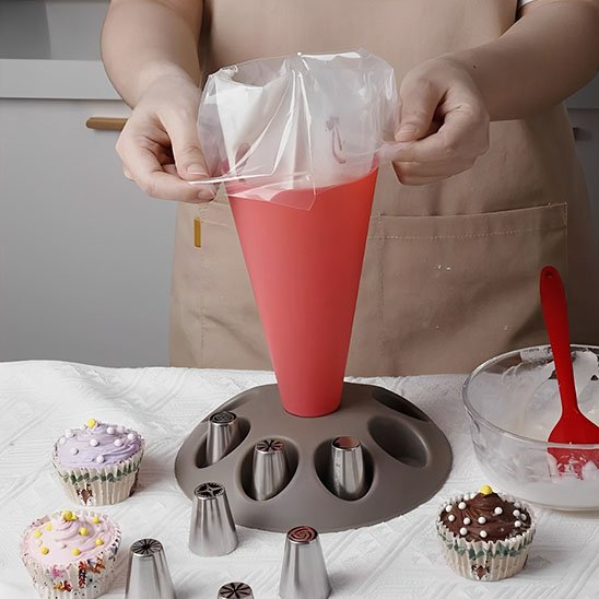  Décoration muffins avec Poche à douille rouge