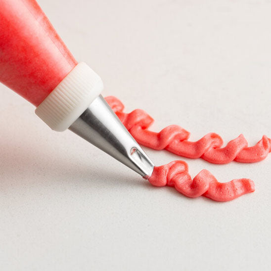 demonstration douille et poche douille remplie pate couleur rose