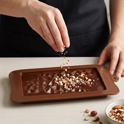  Dépôt  noix sur gâteau dans Moule tablette chocolat