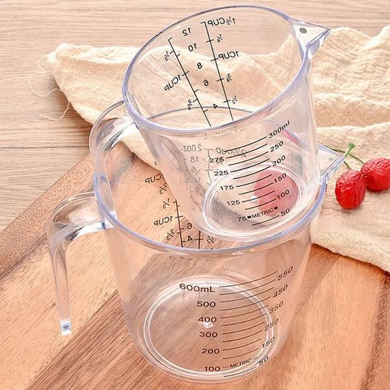  Deux diifferentes tailles de Verre doseur 