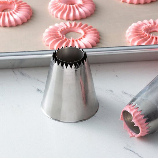 Douille patisserie  avec 4 motifs floraux rouges