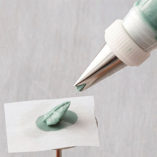 Douille patisserie avec début d'une décoration