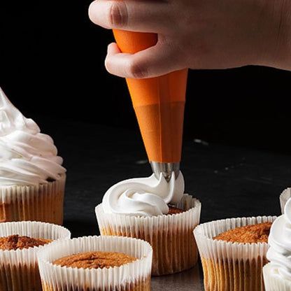 Douille patisserie  connectée  à la poche à douille orange pour la décoration des muffins