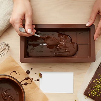  Étalement de la pâte chocolatée dans le Moule silicone 