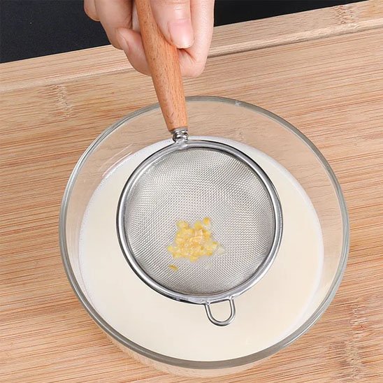 Filtration du jus avec Passoire 