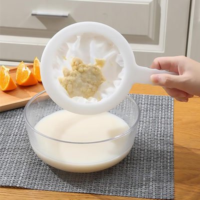 Filtration jus avec Passoire