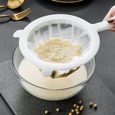  Filtration lait avec Passoire