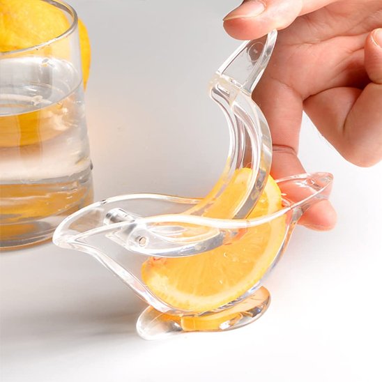   Jus citron extrait avec Presse agrume 