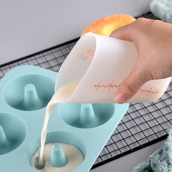 Lait dans le moule avec Verre mesureur 