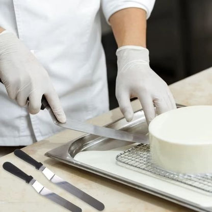 Lissage de gâteau avec une grande  Spatule 