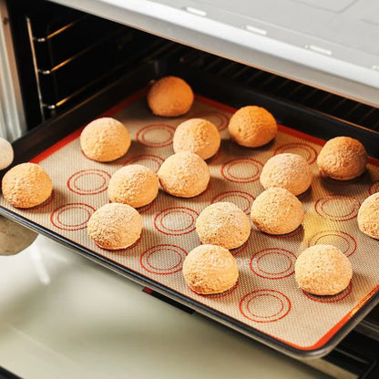   Macarons dans four avec Tapis de cuisson