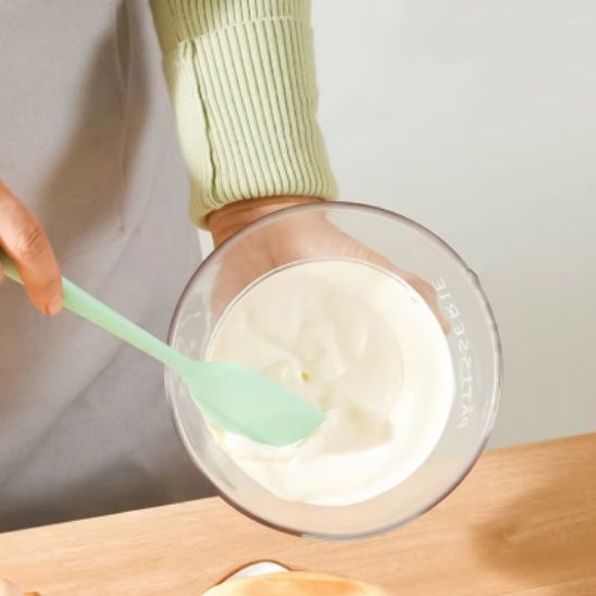 melangefarinesaladieravecspatuleverte