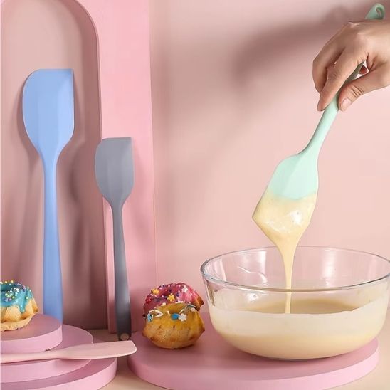 melangehomogenecremeavecspatuleverte