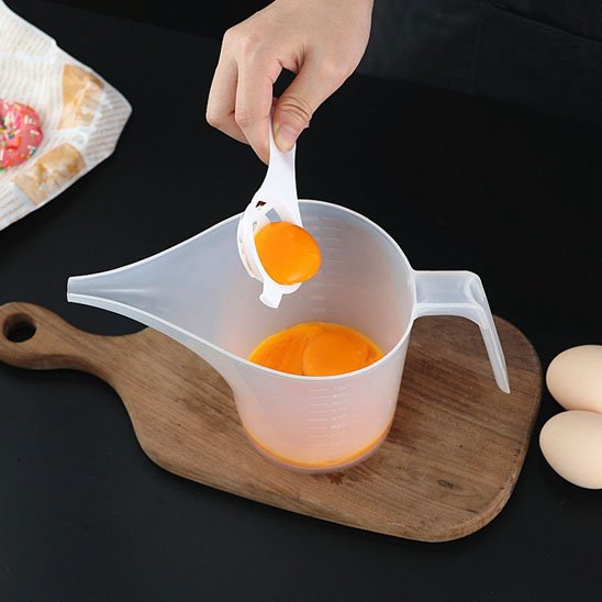  Melange oeufs dans Verre doseur 