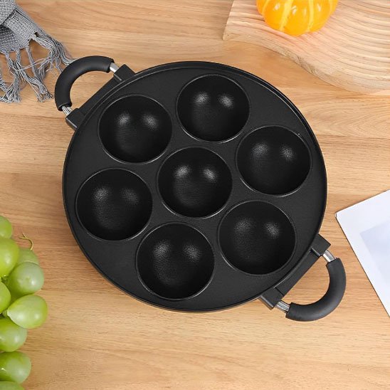 Moule à gateau mise sur le comptoir de la cuisine