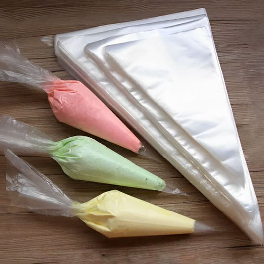 Poche à douille avec 3 différentes crèmes