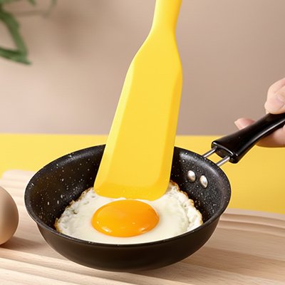  Préparation omelette avec Spatule en silicone​  Jaune
