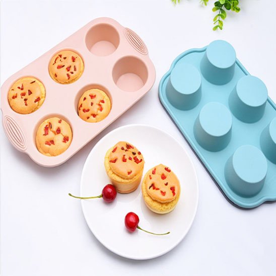 Présentation de deux muffins dans une assiette cuits dans la Moule à gateau style 1
