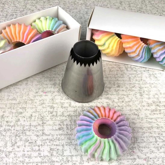 Présentation d'une Douille patisserie avec différents bouches de fleurs