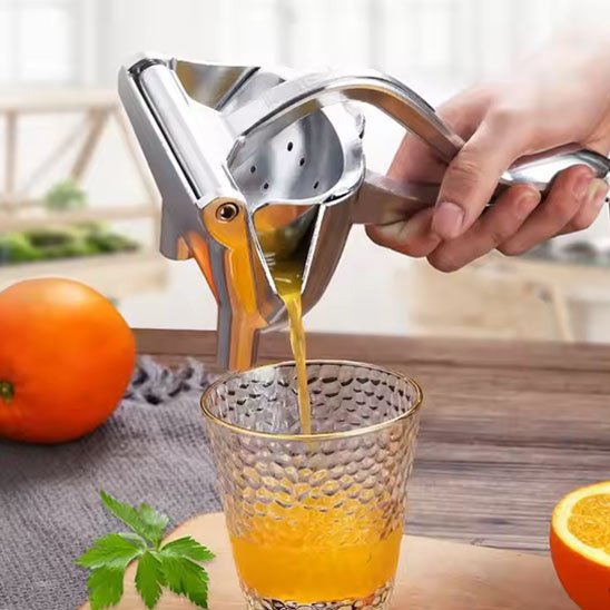  Pressage jus orange avec Presse agrume