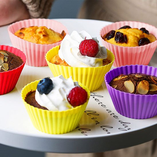 Réalisation de cupcakes aux fruits dans différentes couleurs de Moule silicone