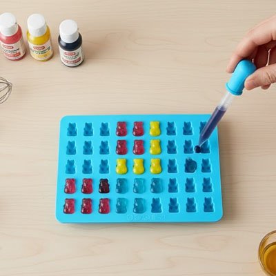 Réalisation de  différentes gelées de bonbons ours avec Moules en silicone  bleu  