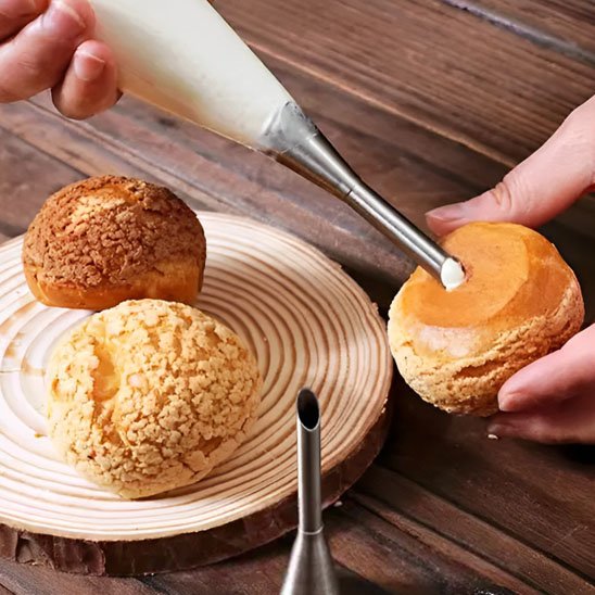  Remplissage de gâteau de crème avec Douille patisserie 