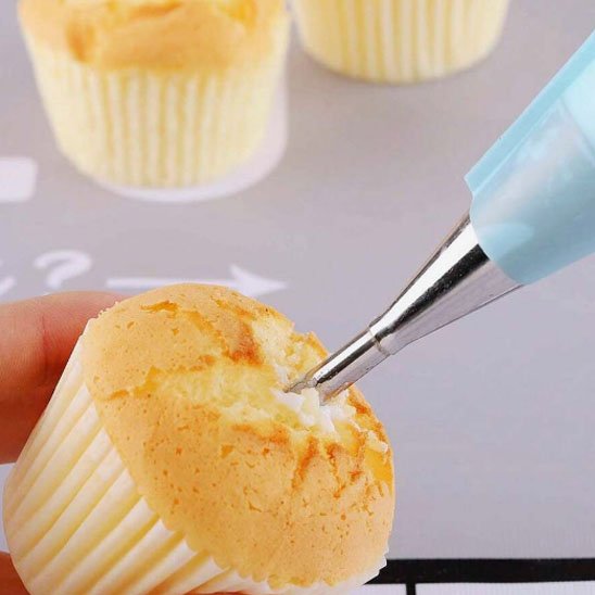  Remplissage muffins de crème avec Douille patisserie 