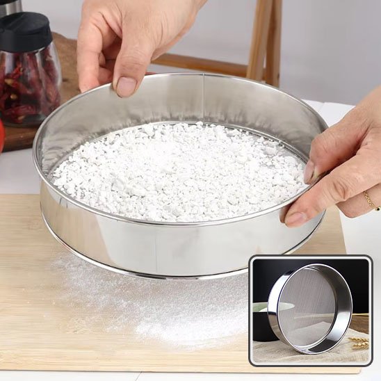  Tamisage de farine avec Tamis 20 cm
