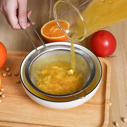 Tamisage  jus d'orange avec Tamis
