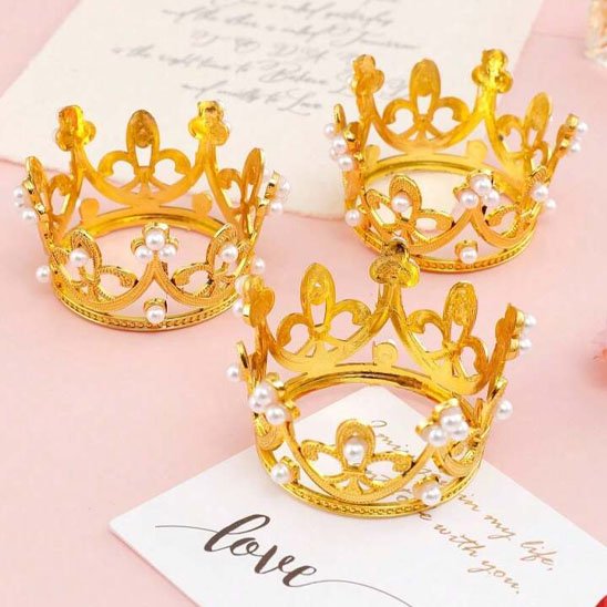  Trois  couronnes en or pour Decoration gateau 